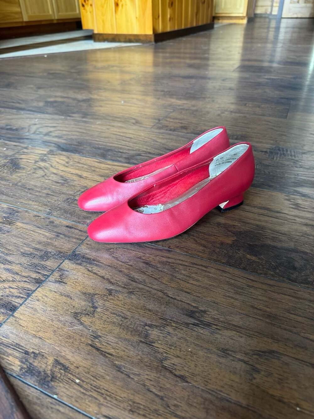 Dexter Comforts Red Leather Low Heel Pumps Size 6W
